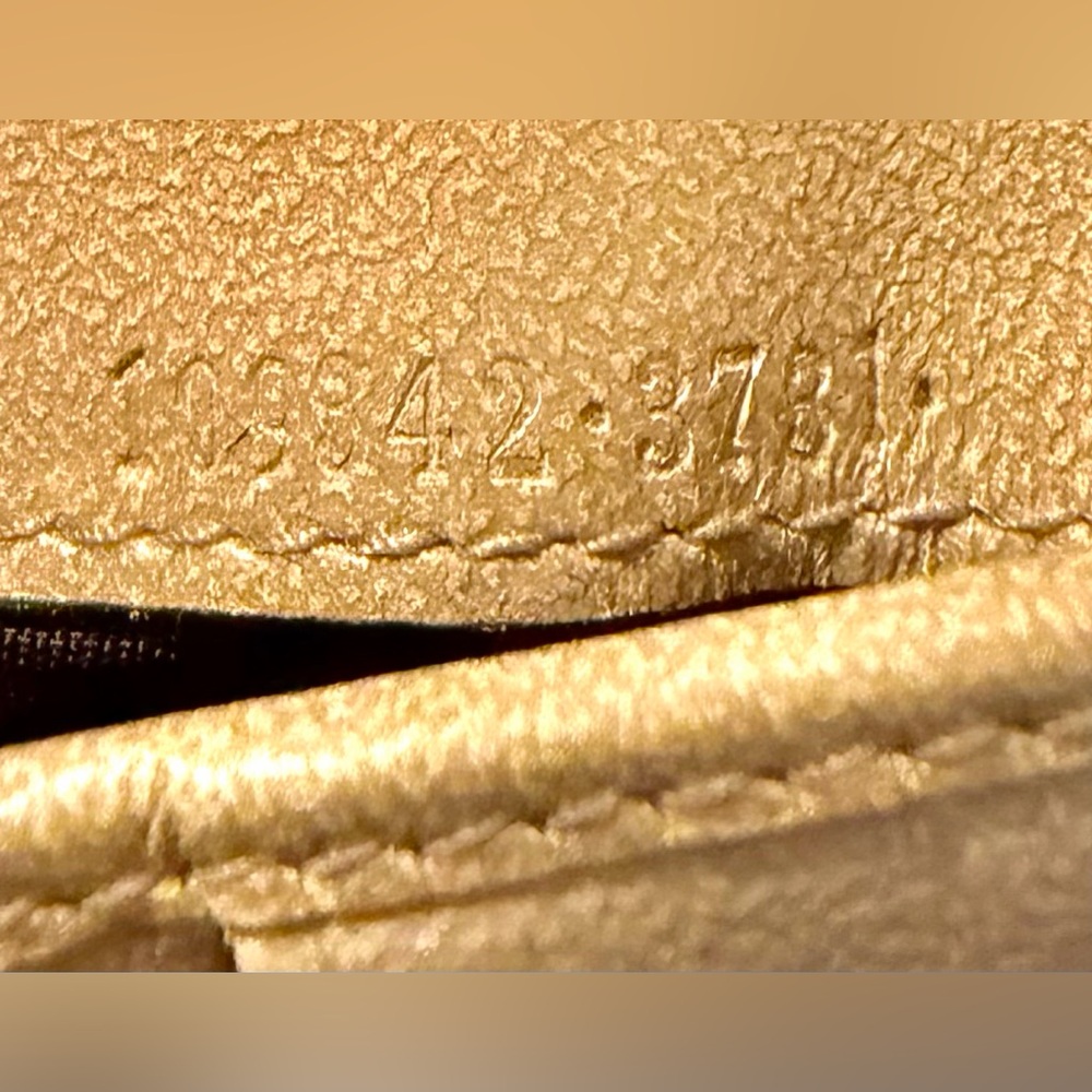 ⭐️⭐️vintage Gucci GG Canvas Compact Wallet - Picture 15 of 15